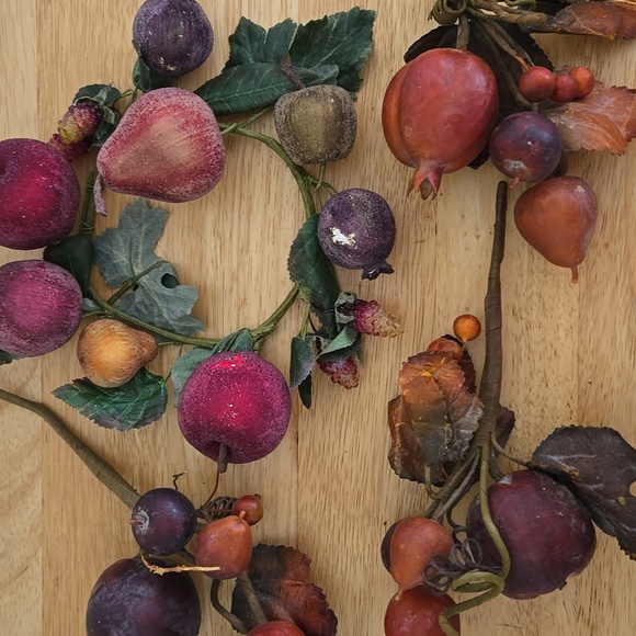 Frosted Fruit And Candle Ring - Picture 1 of 6
